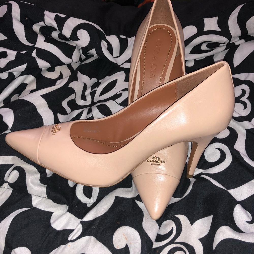 Traded ❤️coach heels 💕❤️Brand new with out box - Picture 3 of 8